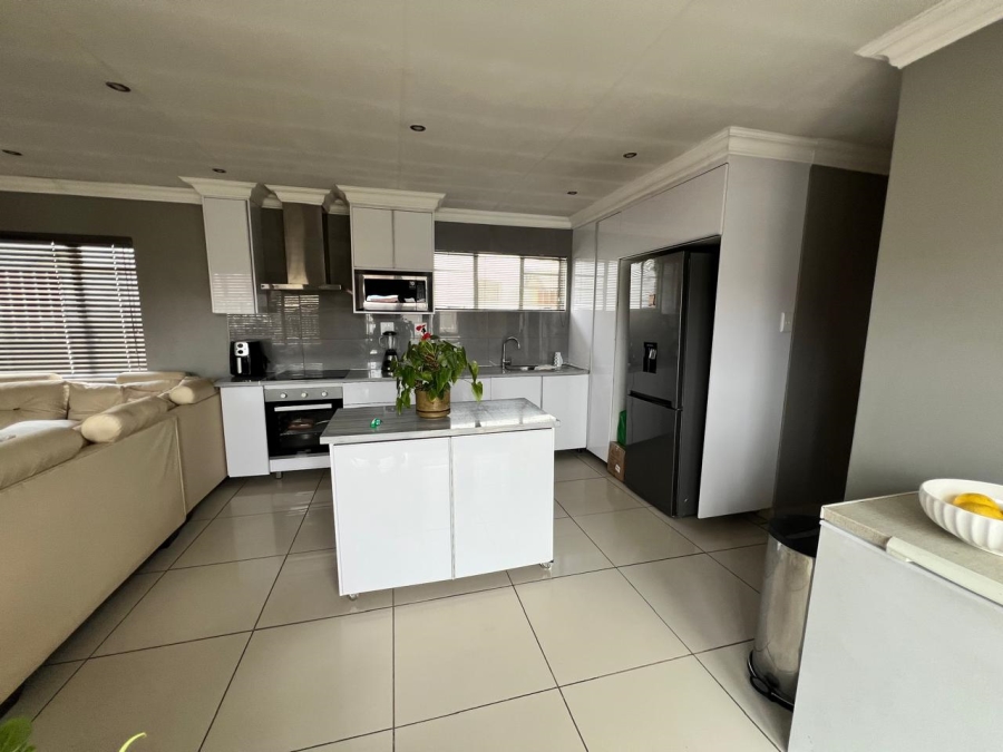 5 Bedroom Property for Sale in Blomanda Free State